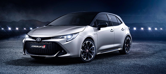 03-Toyota-levert-zijn-drie-miljoenste-Hybrid-in-Europa-af-vrolijk-doorrijden.jpg